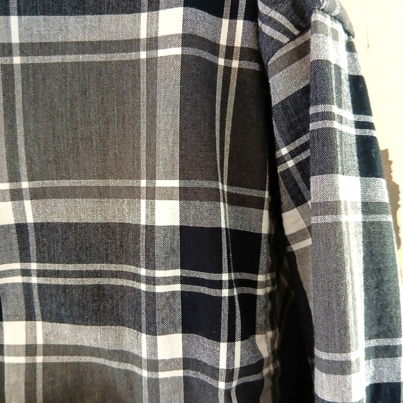 OLD NAVY LARGE GRAY PLAID REGULAR FIT WITH BUILT-IN-FLEX - Picture 2 of 7